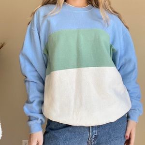 Sweatshirt with stripes💚💙🤍